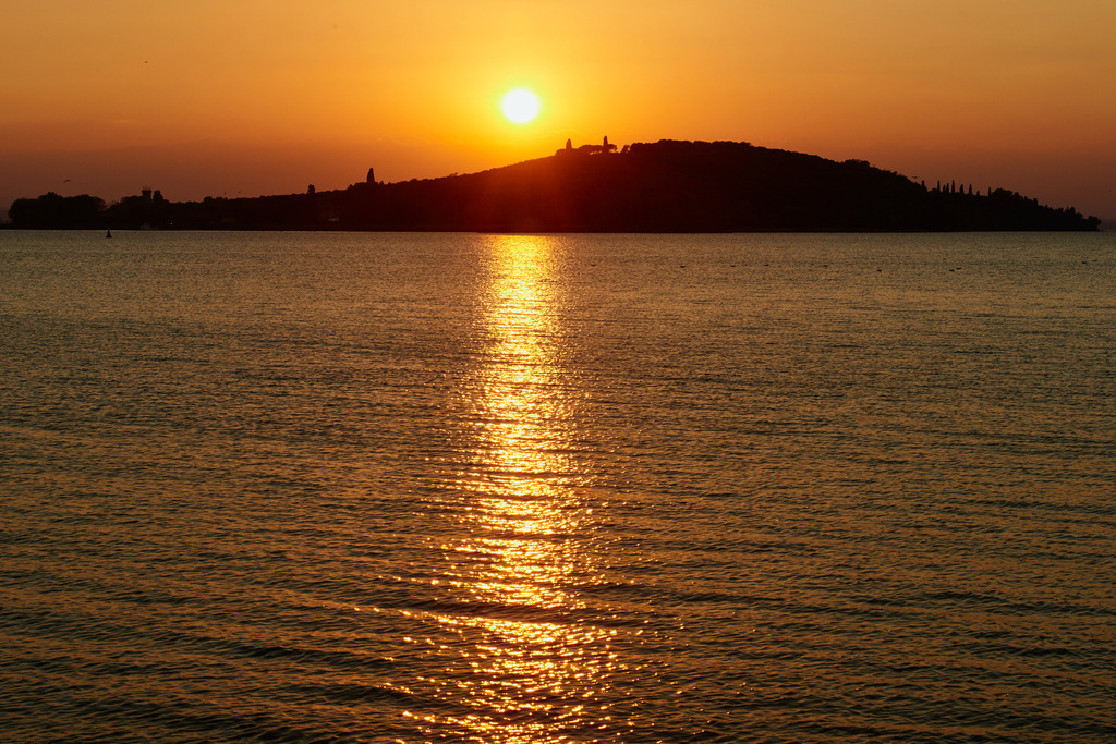 Abendlicht am Lago Trasimeno | San Feliciano, Italien - August 29, 2016: Abendlicht am Lago Trasimeno. - Realisiert mit Pictrs.com