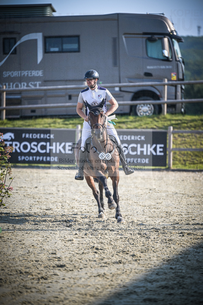 DOS_0087 | Entdecke hochwertige Reitturnierfotos von Foto Oger. Professionell, emotional und authentisch – jetzt Lieblingsmomente im Shop bestellen.Deutschlandweite Turnierfotografie. - Realisiert mit Pictrs.com