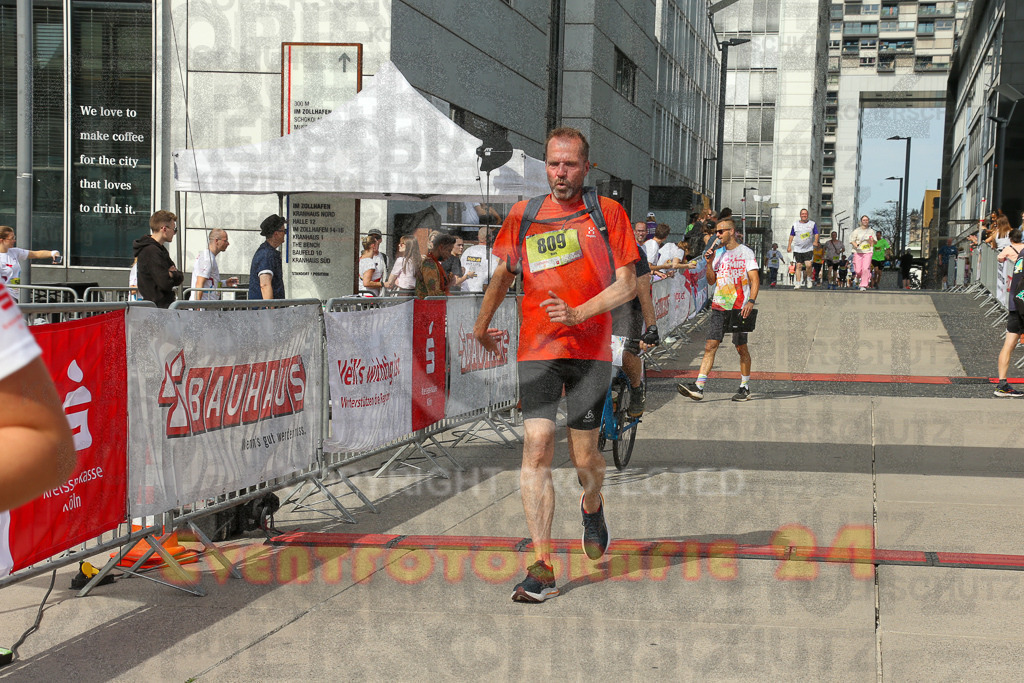 250920_1343_EX1_6416 | Sportfotografie im Rhein-Sieg Kreis, Köln, Bonn, NRW, Rheinland Pfalz, Hessen, etc. Unser Tätigkeitsfeld umfasst den Laufsport vom Volkslauf über den Marathon, Duathlon, Triathon bis zum Ultralauf wie Kölnpfad Ultra oder Schindertrail.