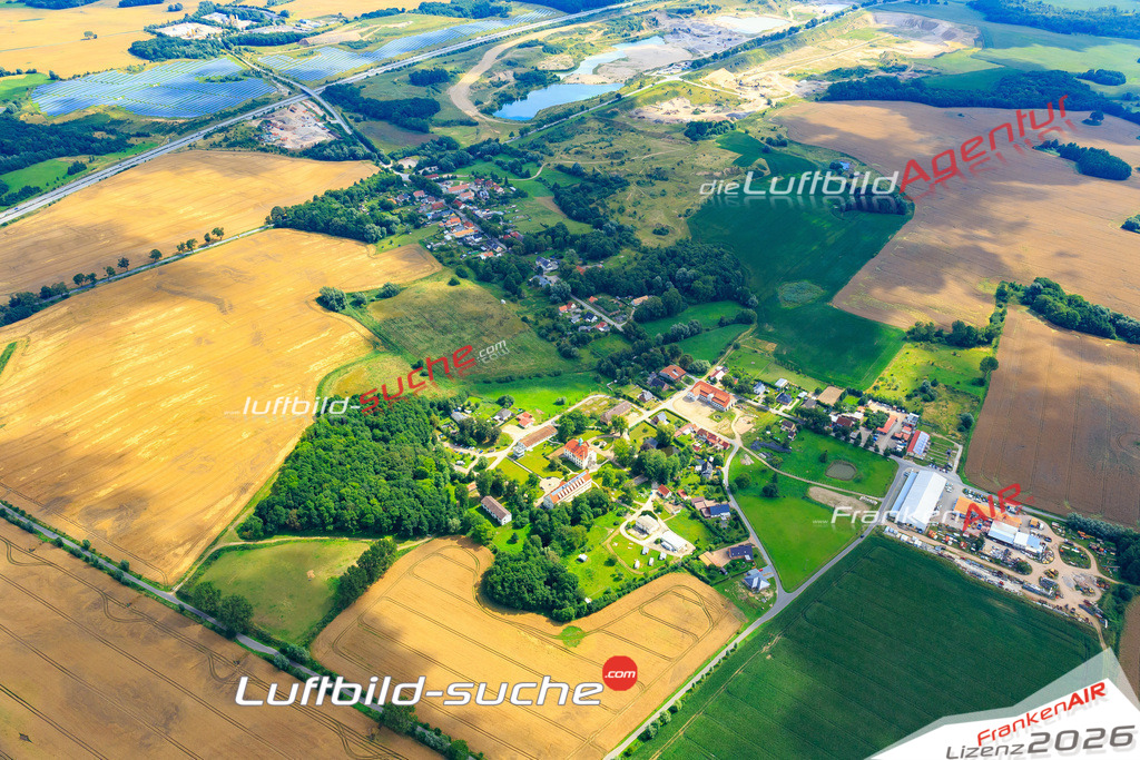 Die Luftaufnahme der Stadt Zurow wurde vom UL-Flugzeug heraus erstellt ( keine Drohne )- hohe Auflösung für beste Qualität