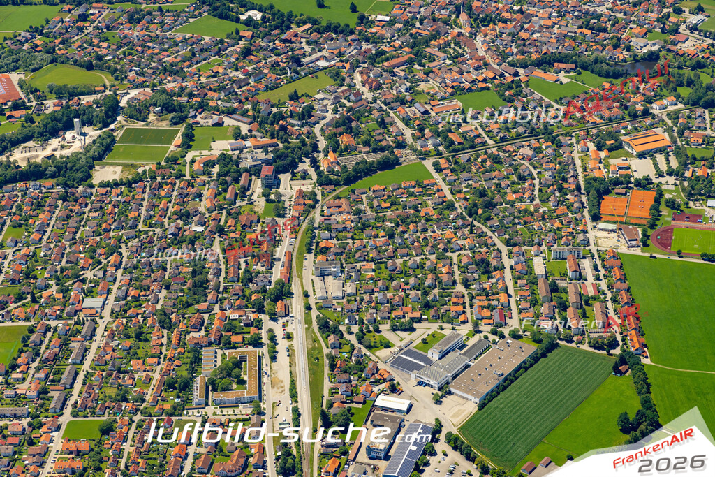 Aktuelles Luftbild von  Peiting - Die Luftaufnahme wurde 2022 mittels UL-Flugzeug erstellt ( keine Drohne ) - hochauflösende Kamera-Systeme von  Canon -Beste Qualität - Für grossformatige Ausdrucke geeignet. Die Geschenkidee !