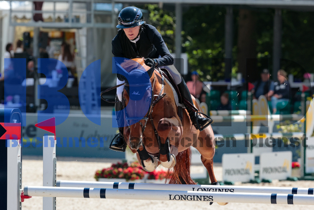 Longines Balve Optimum - Springen Samstag {date} -  | {headline}(Foto: Sebastian Sendlak / BOND) - Realisiert mit Pictrs.com
