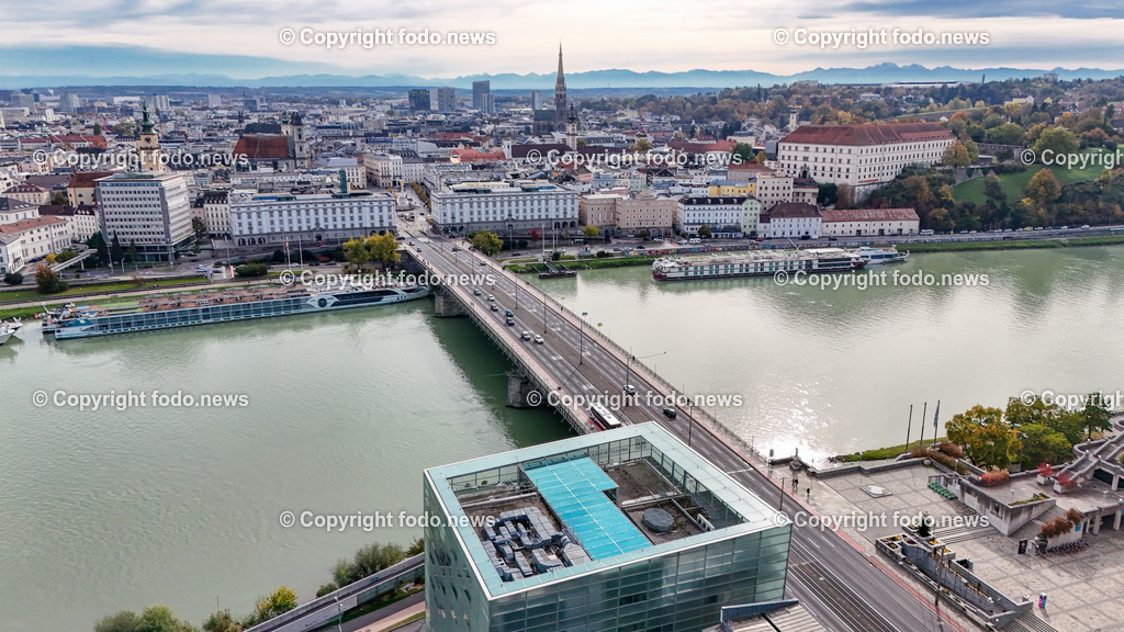 Nibelungenbruecke Linz_ 29.10.2023-9 | 29.10.2023, Nibelungenbruecke Linz, AUT, Nibelungenbruecke, Bruecke, Donau, Donauuebergang, im Bild Nibelungenbruecke

Drohne