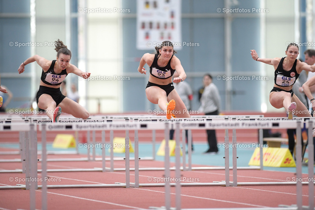 _KP12009_1 | 09.02.2025, xkaix, Leichtathletik 20. Deutsche Meisterschaften, Mehrkampf Halle v.l. Carolin Bender (SSV Ulm 1846), Sandrina Sprengel (LG Steinlach-Zollern), Marie Jung (Eintracht Frankfurt e.V.) - Realisiert mit Pictrs.com