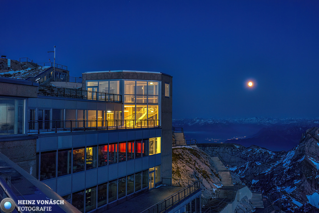 Säntis_0009 | Alle Bilder von Heinz Vonäsch Fotografie können alle zu günstigen Preisen gekauft werden! Download der Bilder, Ausdrucke, Postkarten, Tassen T-Shirts, Kalender, Alu- Dibond usw. - Realisiert mit Pictrs.com