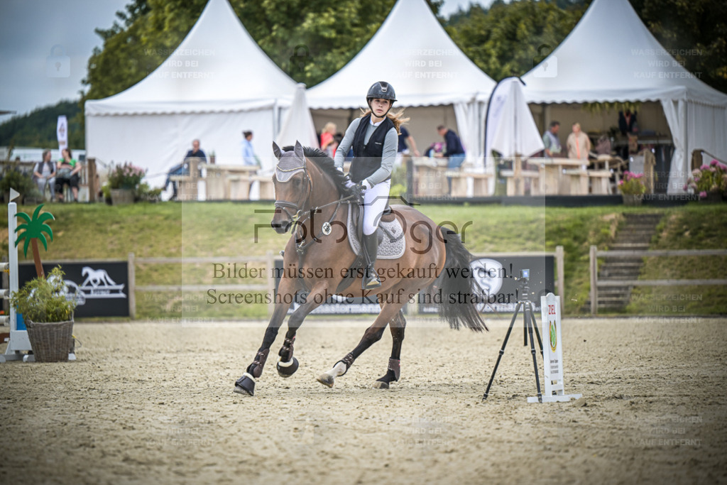 DOS_0725 | Entdecke hochwertige Reitturnierfotos von Foto Oger. Professionell, emotional und authentisch – jetzt Lieblingsmomente im Shop bestellen. - Realisiert mit Pictrs.com