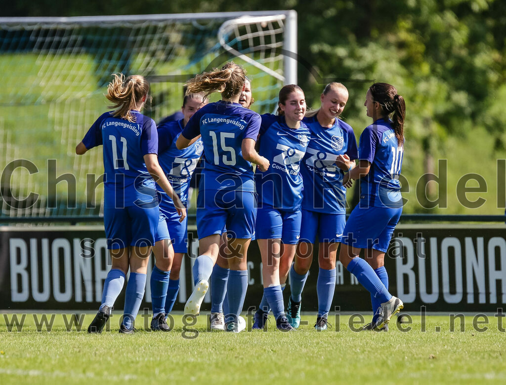 2023-09-09_085_FC_Langengeisling_gegen_TV_1864_Altoetting | Erding, Deutschland, 09.09.2023:
Fußball, Bezirksoberliga 2023 / 2024, 2. Spieltag, FC Langengeisling gegen TV 1864 Altötting, Endergebnis: 2:3

Jubel nach dem 2:1 durch ein Eigentor von Torfrau Isabella Kamhuber (TV 1864 Altötting, #1)
Johanna Pointner (FC Langengeisling, #11), Rebecca Hawkins (FC Langengeisling, #15), Lina Biegel (FC Langengeisling, #32), Julia John (FC Langengeisling, #10)

Foto: Christian Riedel / fotografie-riedel.net