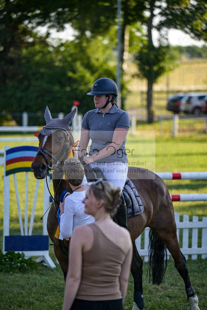 Reitturnier Voxtrup | Entdecke hochwertige Reitturnierfotos von Foto Oger. Professionell, emotional und authentisch – jetzt Lieblingsmomente im Shop bestellen.Deutschlandweite Turnierfotografie. - Realisiert mit Pictrs.com