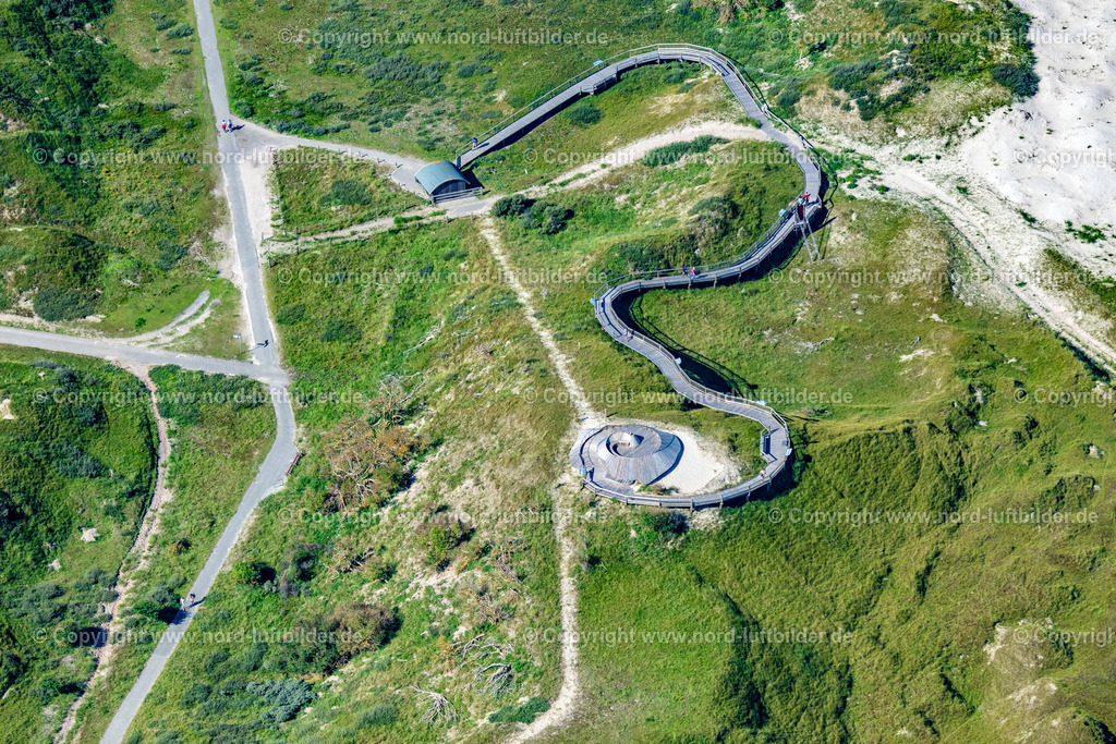 Norderney_Thalassoplattform_Am_Zuckerpad_ELS_6632050923 | NORDERNEY 05.09.2023 Aussichtsplattform in den Dünen " Thalassoplattform am Zuckerpad " in Norderney im Bundesland Niedersachsen, Deutschland. // Viewing platform in the dunes "Thalasso platform at the Zuckerpad" in Norderney in the state Lower Saxony, Germany. Foto: Martin Elsen