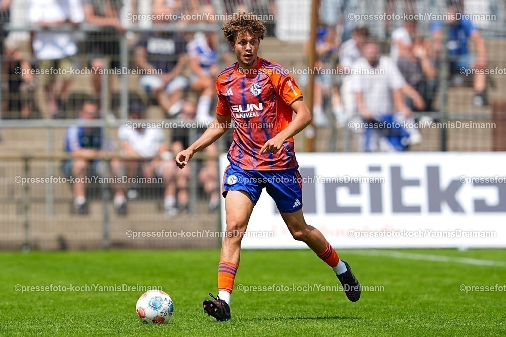 xYDR20072501065 | 20.07.2025, xydrx, Fußball, Rot Weiss Ahlen - FC Schalke 04, Testspiel, Wersestadion: Mika Karim Khadr (FC Schalke 04 #45)