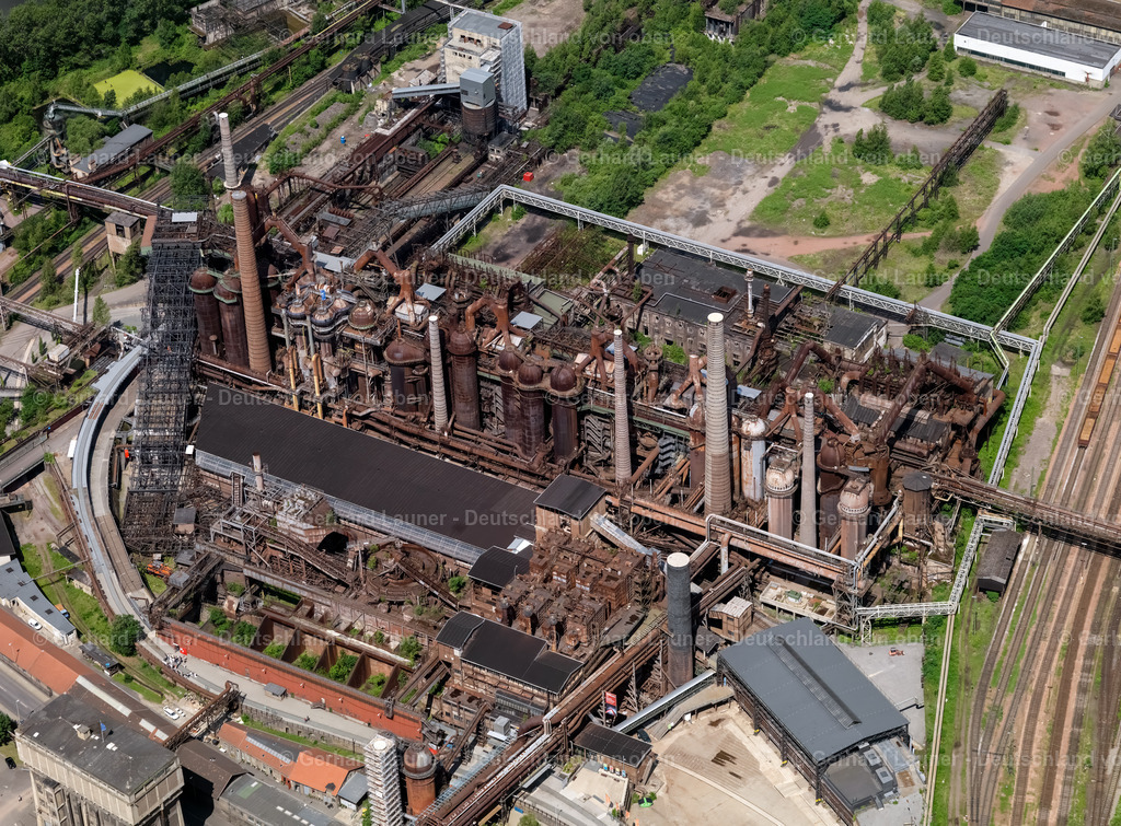 2736057 | Die Völklinger Hütte ist das weltweit einzige vollständig erhaltene Eisenwerk weltweit.Es ist das erste Industriedenkmal dieser Epoche, das in die Welterbeliste der UNESCO aufgenommen wurde