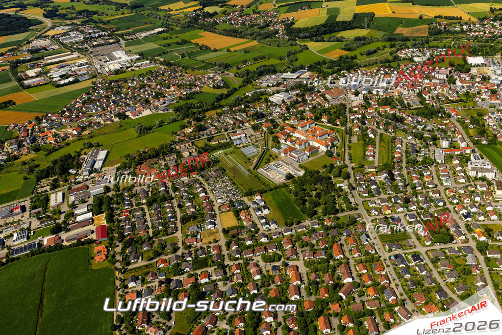 Das Luftbild der Stadt Aichach wurde 2022 vom Flugzeug heraus erstellt (keine Drohnen-Aufnahmen) Aufnahmehöhe ca.450 Meter- hohe Bildauflösung und Druck-Qualität. Garantiert!