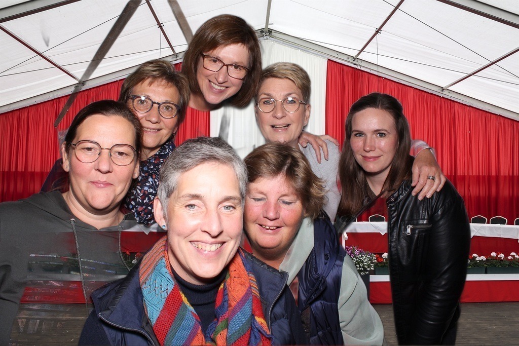 top-top.de 240928-119 | Foto, Video, Fotografie, Videografie, Fotobox, DJ, Discjockey, Musik, Musikbox, Veranstaltung, Photobooth, Amazon, Ebay, Buchtipp, Bestseller, Autor, Verlag, Buch, Wesel, Hamminkeln, NRW, Dinslaken, Rees, Drohne, Hochzeit, Party, Fotobox, Wesel, Fotograf