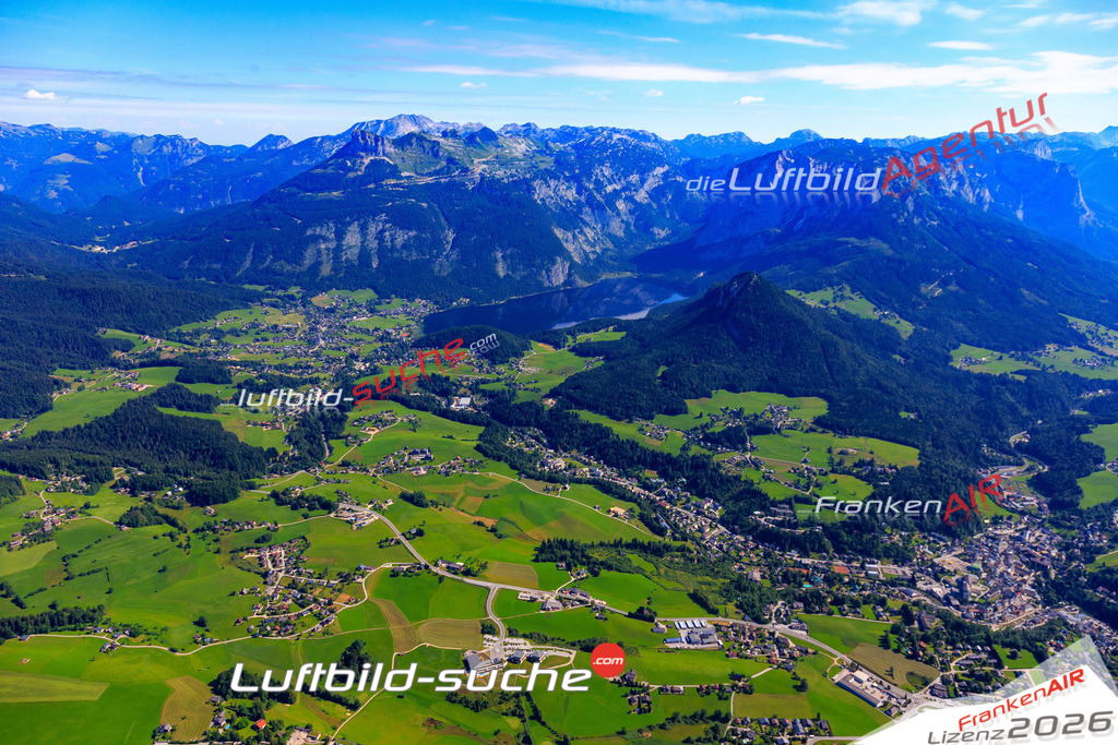 Die Luftaufnahme der Stadt Bad Aussee wurde 2017 vom Flugzeug heraus erstellt ( keine Drohne )- hohe Auflösung für beste Qualität