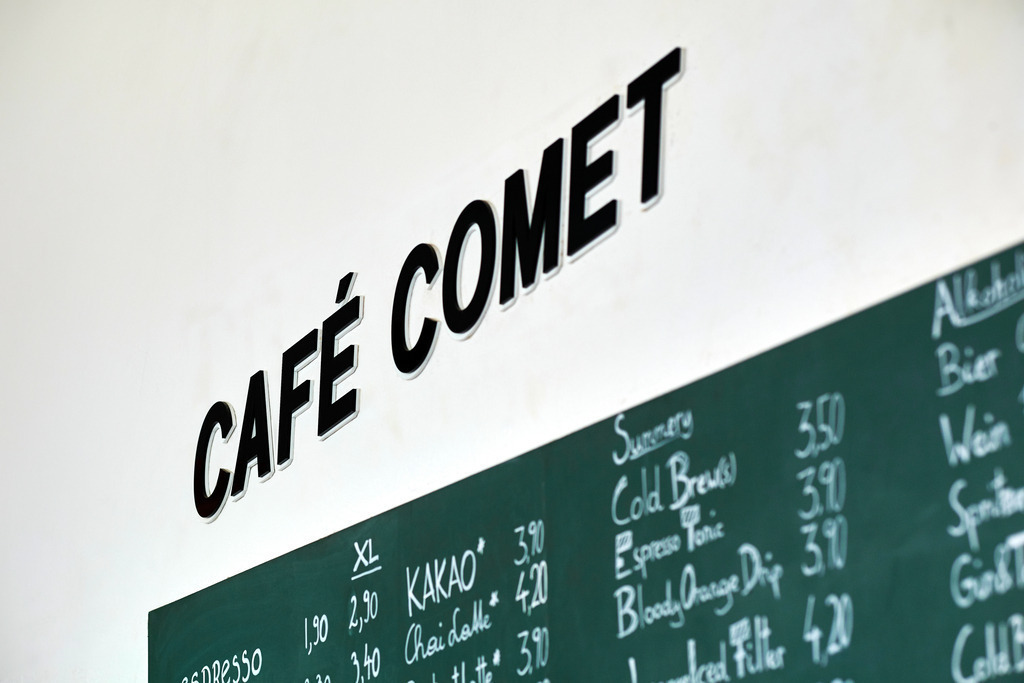 Café Comet | WIen, Austria - February 12, 2020: Café Comet; Cafe Comet Schriftzug mit Preistafel. - Realisiert mit Pictrs.com