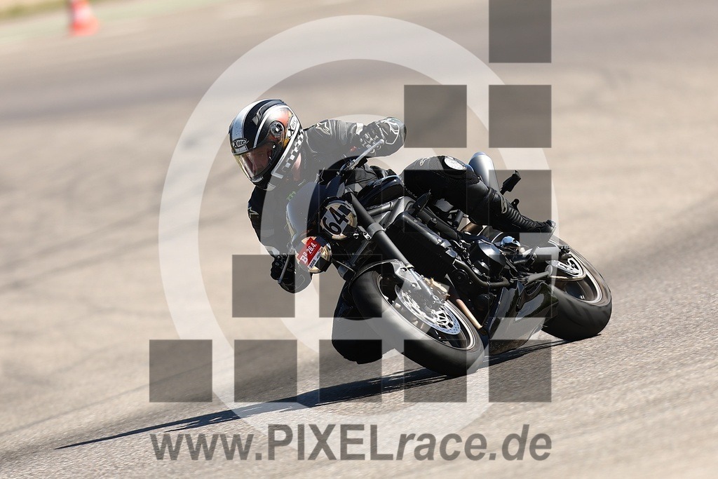 0064-20260426_01483 | Schöne Erinnerungen an spannende Momente - das festzuhalten ist unser Job. PIXELrace.de ist seit 2003 auf den Rennstrecken Europas unterwegs um die Action draußen beim Fahren und die wunderbare Stimmung imm Fahrerlager für euch einzufangen.