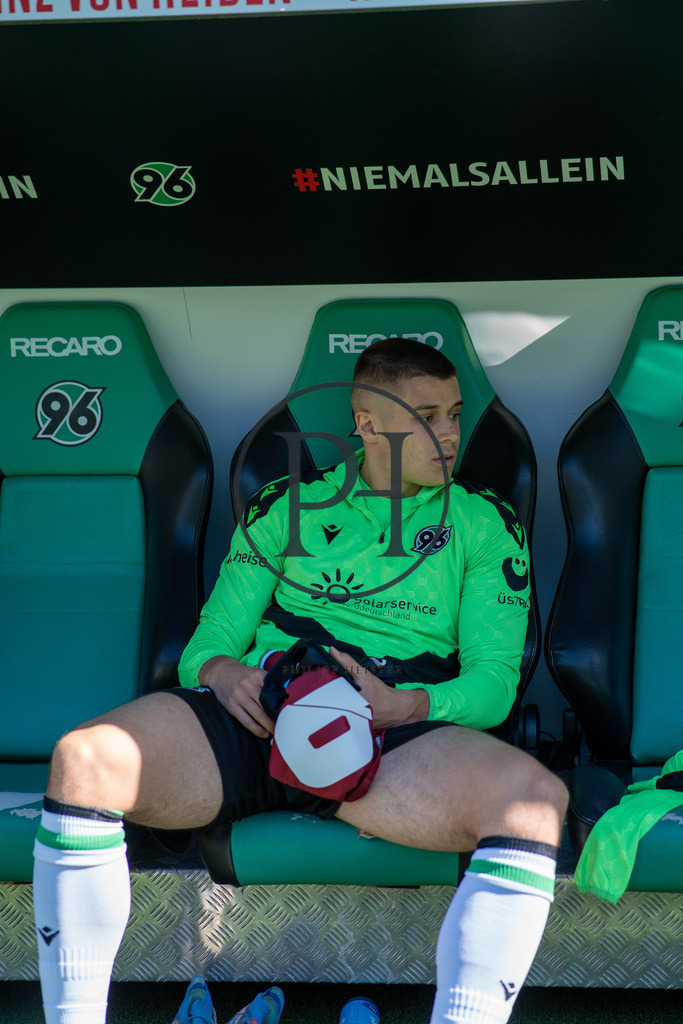 Hannover 96 vs 1. FC Magdeburg – 2. Bundesliga – 29.03.2025 | Szene aus dem 2. Bundesliga-Spiel des 27. Spieltags zwischen Hannover 96 und dem 1. FC Magdeburg am 29. März 2025 in der Heinz von Heiden Arena in Hannover. Endstand: 0:0. Fotografiert von Philipp Heist. - Realisiert mit Pictrs.com