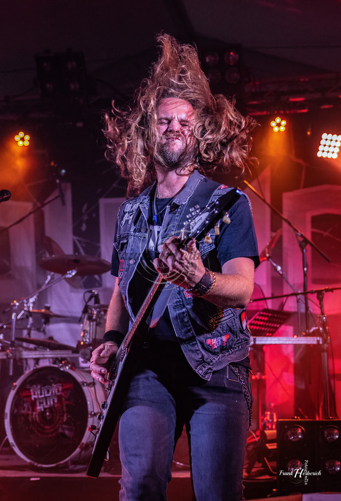 Audio Gun | Frank Herberich Fotografie, Frank Herberich, Fotografie, Hochzeit, Portrait, St. Peter Ording, Ording, Westerhever, Nordsee, Frank Fotografie, Hardheim,  Odenwald,Walldürn, Band,Eventfotografie - Realisiert mit Pictrs.com