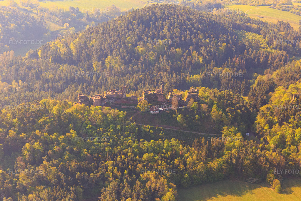 Luftbild: Burgruine Tanstein in Dahn im Bundesland Rheinland-Pfalz in Deutschland. Foto: IMG_106931.jpg vom 22.04.2018 durch Werner Riehm/FLY-FOTO.deWWW.WANDERPARADIES-WASGAU.DE