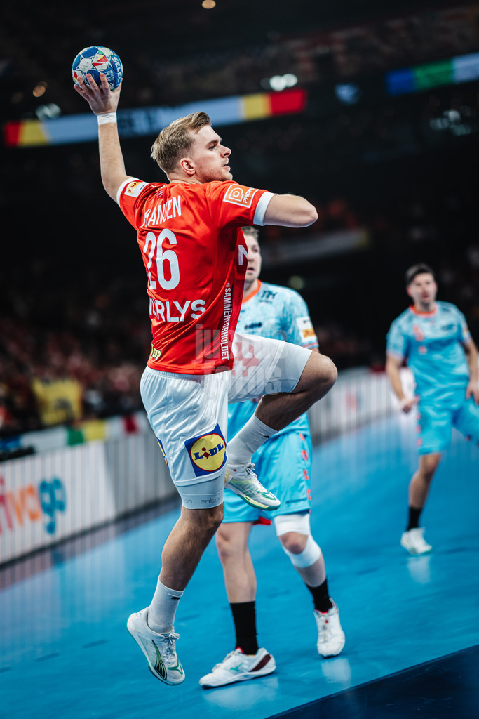 Handball | Herren | EHF EURO 2024 | European Championshop Men 2024 Final Tournament | Dänemark vs. Holland | 17.01.2024 | Johan a Plogv (#26, Dänemark, DEN) beim Wurf