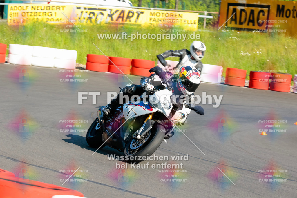 Moto-TeamOBK-21096 | Hier findet Ihr Bilder von Touristenfahrten auf der Nürburgring Nordschleife oder von anderen Veranstaltungen die ich besucht habe. Viel Spass beim Durch Schauen 