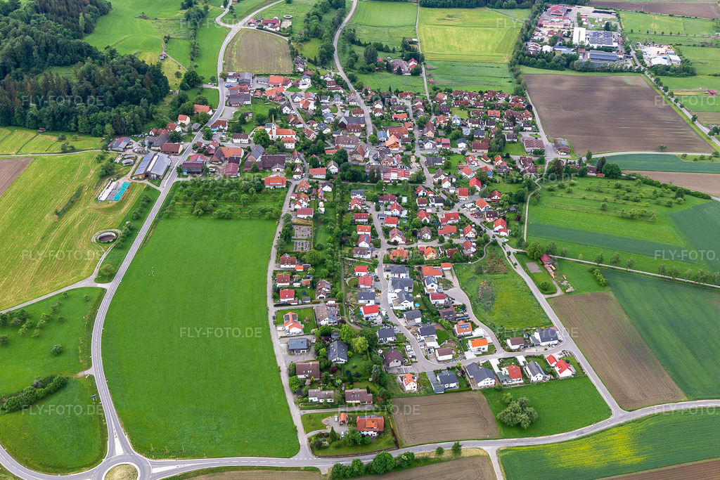 Luftbild: Esenhausen im Ortsteil Esenhausen in Wilhelmsdorf im Bundesland Baden-Württemberg in Deutschland. – Foto: IMG_131900.jpg vom 26.05.2022 durch Werner Riehm/FLY-FOTO.de – Auflösung des Originals: 5184 x 3456 px – Wilhelmsdorf