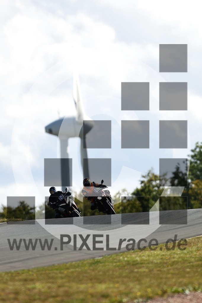 0021-20250915_01242 | Schöne Erinnerungen an spannende Momente - das festzuhalten ist unser Job. PIXELrace.de ist seit 2003 auf den Rennstrecken Europas unterwegs um die Action draußen beim Fahren und die wunderbare Stimmung imm Fahrerlager für euch einzufangen.