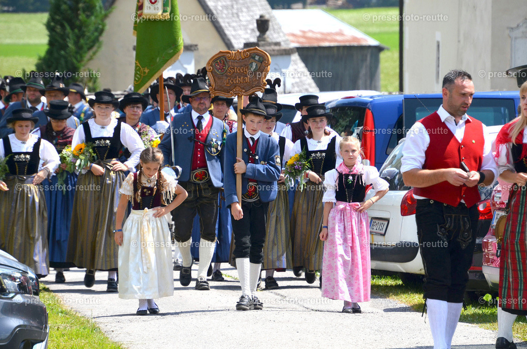STEEG-news-2022-Juli24-Bezirksschuetzenfest-Elbigenalp-D51-DSC_1213 | Info aus dem Bezirk Reutte/Ausserfern Tirol sowie eine umfangreiche Bilddatenbank über die gesamte Region: Lechtal, Talkessel Reutte, Tannheimertal, Zwischentoren. Lech, Plansee, Zugspitze, Grenztunnel, B179, Fernpassstraße, Verkehr, Lawinen, Tradition, - Realisiert mit Pictrs.com