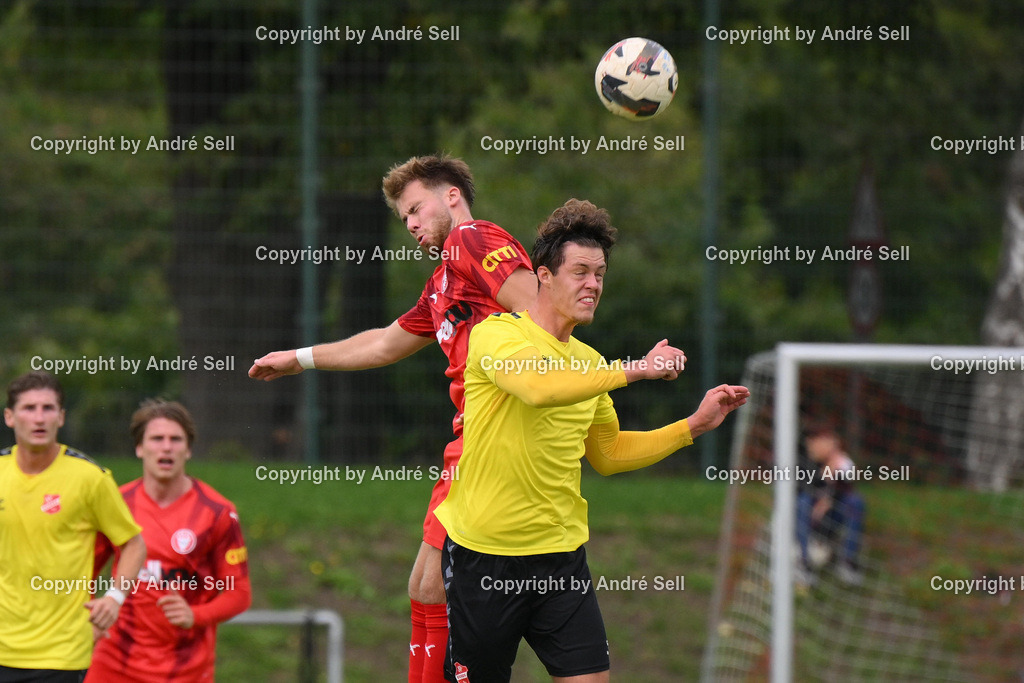 FC Kilia Kiel vs SV Eichede | Luca Senger (Kilia #21) vs Justin Krüger (Eichede #6) / Fußball-Oberliga Männer 2026/2027 / FC Kilia Kiel vs SV Eichede / Kilia Sportplatz / Kiel / 12.09.26 - Realisiert mit Pictrs.com