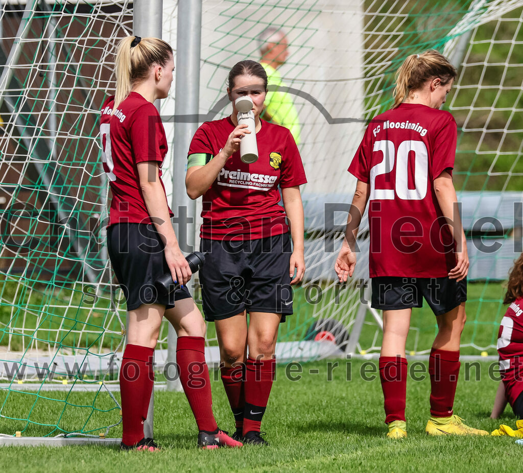 2023-09-03_098_Teamware_Cup_2023 | Oberding, Deutschland, 03.09.2023:
Fußball, TS Teamwear Cup 2023, Vorrunde, FC Schwaig gegen FC Langengeisling, Endergebnis: 

Foto: Christian Riedel / fotografie-riedel.net
