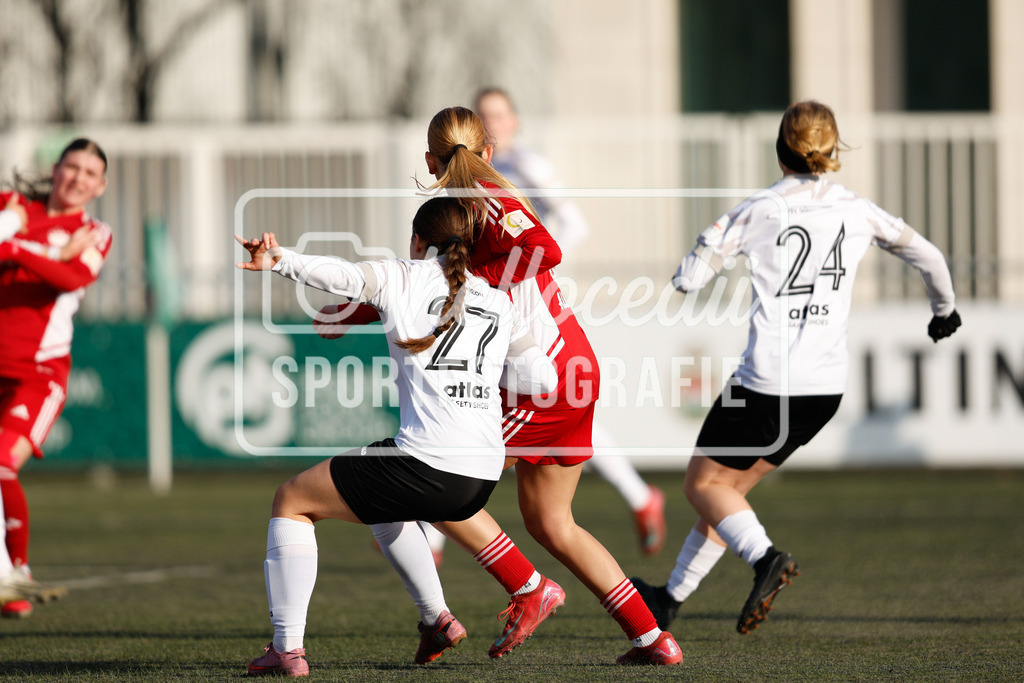 Fußball I Frauen I Saison 2025-2026 I Testspiel I FSV Gütersloh - SpVg Aurich-76 | Helena Babic (27, FSV Gütersloh) - Realisiert mit Pictrs.com