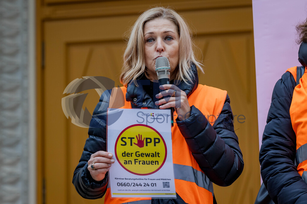 R06_1994 | 29.NOV.24-Protestmarsch gegen Gewalt-Copyright: Katholische Kirche Kärnten/Denk Dich Neu/Trainproduction/Matthias Trinkl