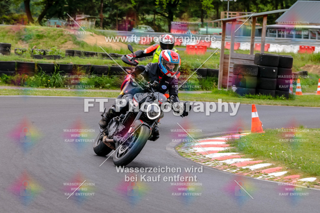 MotoTeamVBK-20282 | Hier findet Ihr Bilder von Touristenfahrten auf der Nürburgring Nordschleife oder von anderen Veranstaltungen die ich besucht habe. Viel Spass beim Durch Schauen 