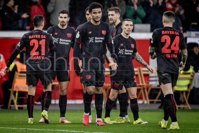 Bayer 04 Leverkusen vs. FC St. Pauli, 03.02.2026 | LEVERKUSEN, GERMANY - FEBRUARY 3:  Martin Terrier (Bayer 04 Leverkusen, 11) celebrates scoring his team's first goal with teammates during the DFB Cup quarter-final match Bayer 04 Leverkusen vs. FC St. Pauli at BayArena on February 3, 2026 in Leverkusen, Germany. (Photo by Axel Kohring/Beautiful Sports Int.)DFL REGULATIONS PROHIBIT ANY USE OF PHOTOGRAPHS AS IMAGE SEQUENCES AND/OR QUASI-VIDEO.