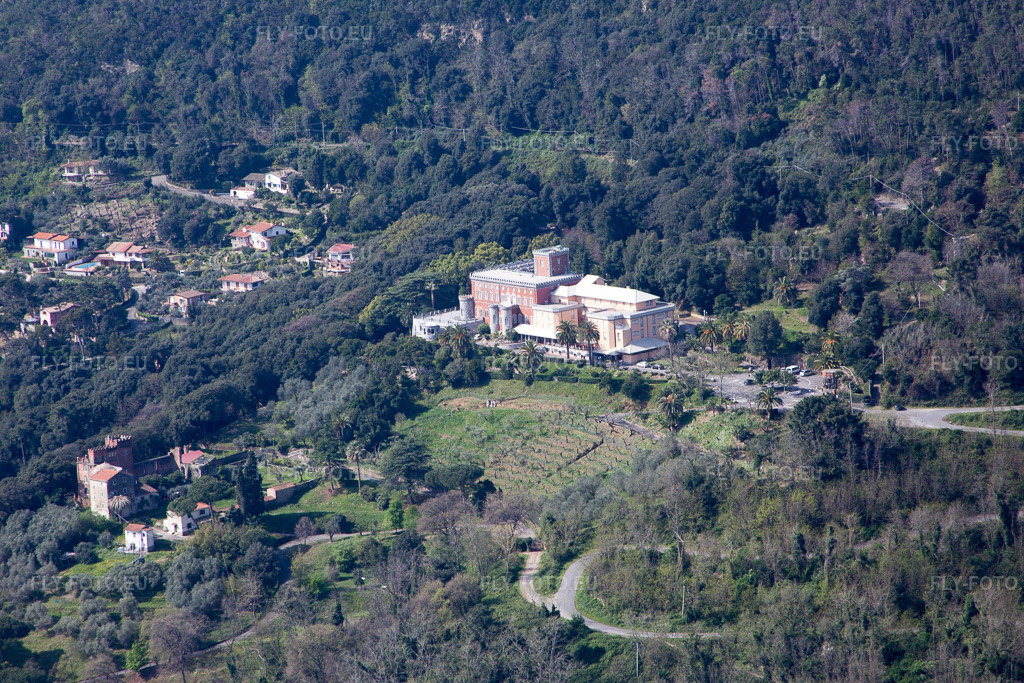 Vue aérienne: Vue de la ville à Fiumaretta di Ameglia dans le département Ligurie, Italie. Photo: IMG_087139.jpg prise le 04/04/2016 par Werner Riehm/FLY-FOTO.eu – Résolution de l'original: 5472 x 3648 px