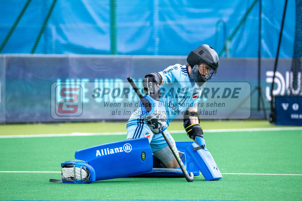 Final4_20240518-1315-0132 | Bonn, Deutschland, 18.05.2024: Lisa Schneider (Mannheimer HC) in Aktion waehrend des Spiels der Deutsche Feldhockey-Meisterschaften 2024 zwischen Final 4 Damen Rot Weiss Köln - Mannheimer HC im Bonner THV am 18.05.2024 in Bonn, Deutschland. (Foto von Stephan Fehrmann)

Bonn, Germany, 18.05.2024: Lisa Schneider (Mannheimer HC) in action during the game of Deutsche Feldhockey-Meisterschaften 2024 between Final 4 Damen Rot Weiss Köln - Mannheimer HC in Bonner THV at 18.05.2024 in Bonn, Deutschland. (Foto from Stephan Fehrmann)