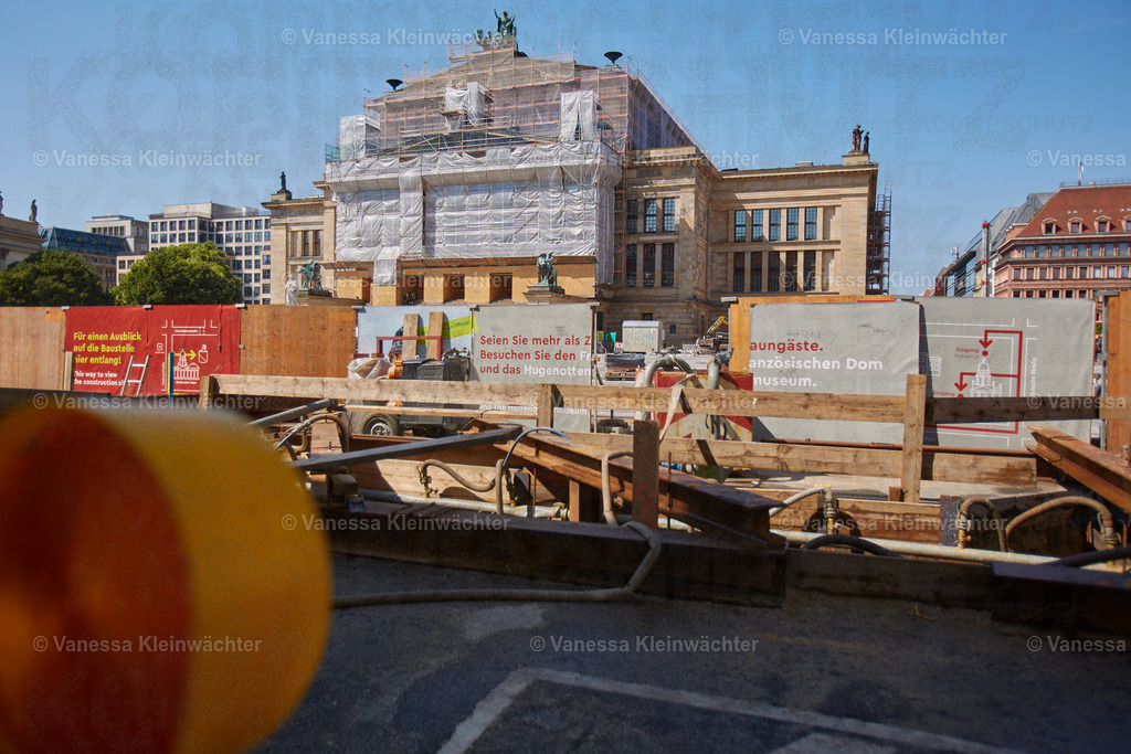 270801_BaustelleGendarmenmarkt_00006 | Vanessa Kleinwächter - Realisiert mit Pictrs.com