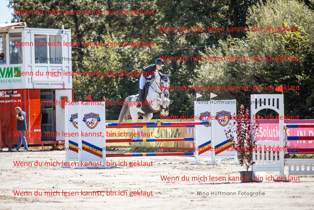 BK1A6792 | Turnierbilder Turnierfotos Nina Hüffmann Turnierfotografie Pferdefotografie Tierzeichnung Haustierzeichnung Pferdezeichnung Hundezeichnung Videograf  - Realisiert mit Pictrs.com