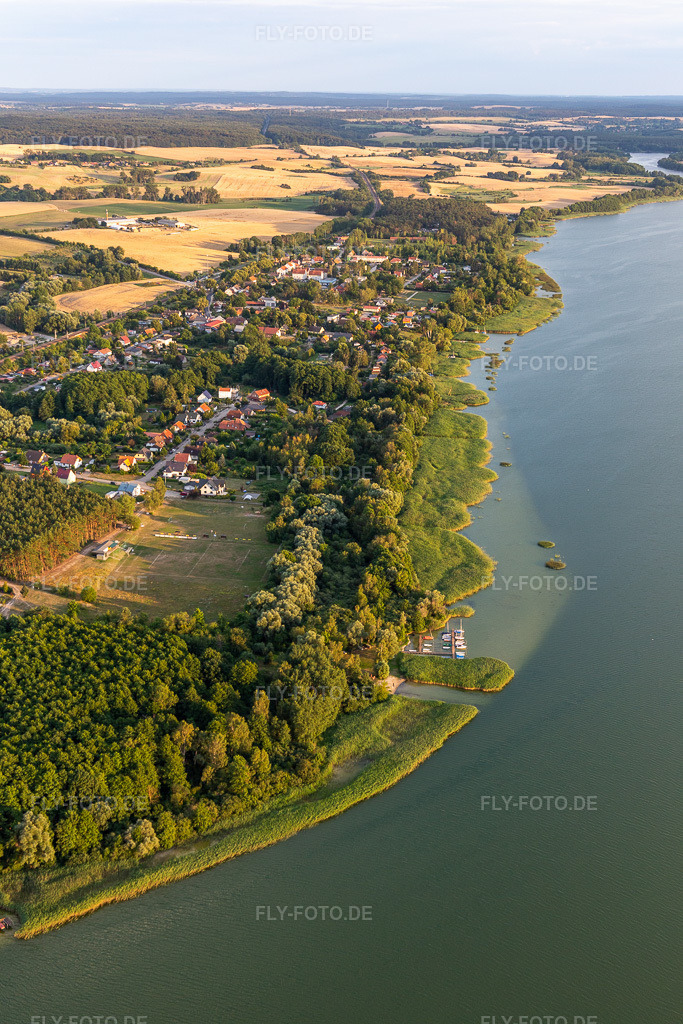 Luftbild: Badestelle Warnitz am Oberuckersee im Ortsteil Warnitz in Oberuckersee im Bundesland Brandenburg in Deutschland. Foto: IMG_116265.jpg vom 17.07.2019 durch Werner Riehm/FLY-FOTO.de