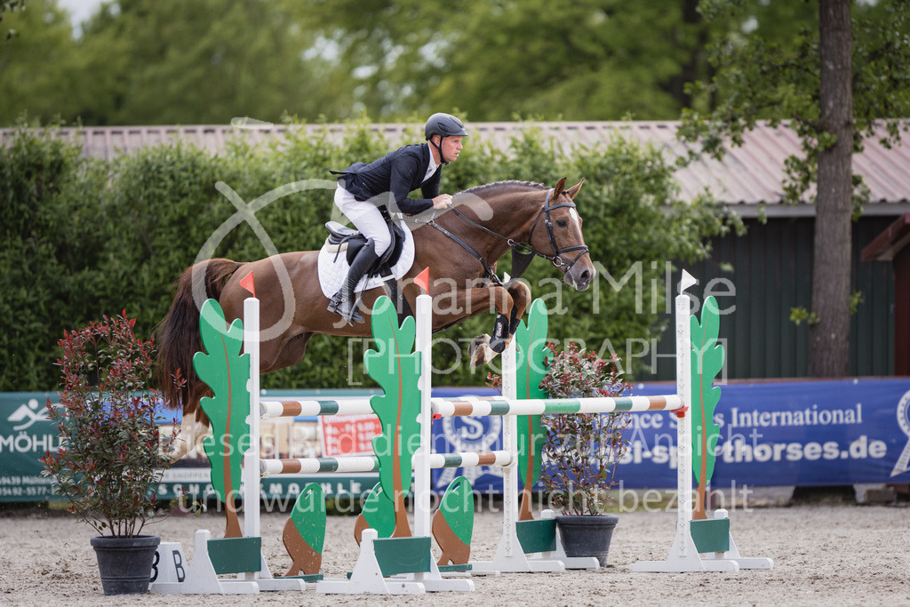 230516_Mühlen_05SprPf-L-570 | Deine schönsten Turniermomente als professionelle Fotos! Entdecke hochwertige Pferdesport-Fotografie im Online-Shop. Jetzt Fotos finden & bestellen!