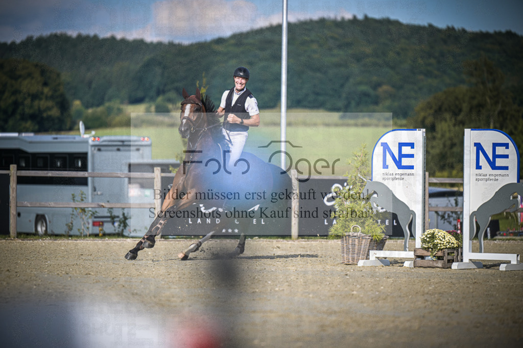 DOS_2661 | Entdecke hochwertige Reitturnierfotos von Foto Oger. Professionell, emotional und authentisch – jetzt Lieblingsmomente im Shop bestellen.Deutschlandweite Turnierfotografie. - Realisiert mit Pictrs.com