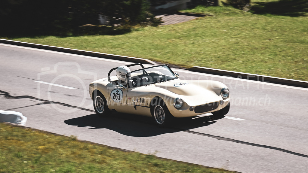 19. Arosa ClassicCar 2023 - 2. September 2023 | 19. Arosa ClassicCar 2023
Arosa, Schweiz
Vogt Heinz aus Wangen mit der Startnummer 263 in einem Sylva Fisher Fury, Jahrgang 1970, in der Klasse Classic Trophy.
@arosaclassiccar, @arosa.official, #arosaclassiccar, #arosa, #76curves, #classiccar
Bild: Sportfotografie Markus Aeschimann | www.markus-aeschimann.ch - Realisiert mit Pictrs.com