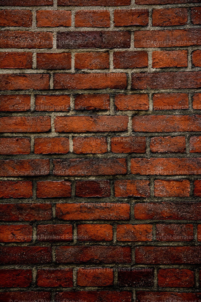Ziegelsteinwand | Gemauerte Hauswand aus roten Ziegelsteinen. - Realisiert mit Pictrs.com