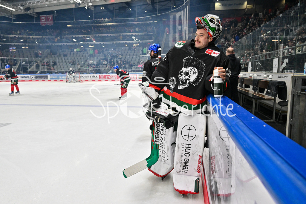 Augsburger Panther - Fischtown Pinguins | im Bild Strauss MANN (Augsburger Panther #38) beim warmup der Panther / head