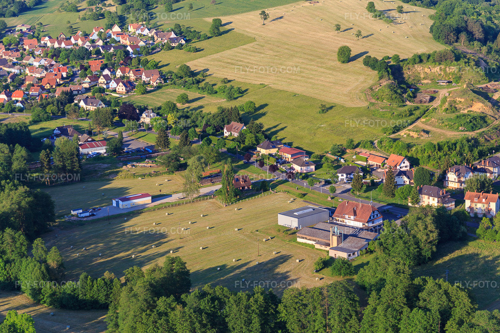 Aerial view: Métallerie Hausswurth in Lembach in the state Bas-Rhin, France. – Photo: IMG_080247.jpg taken on 06/05/2015 by Werner Riehm/FLY-FOTO.com – Resolution of the original: 5472 x 3648 px – Métallerie Hausswurth | Métallerie - Serrurerie - Ferronnerie en Alsace