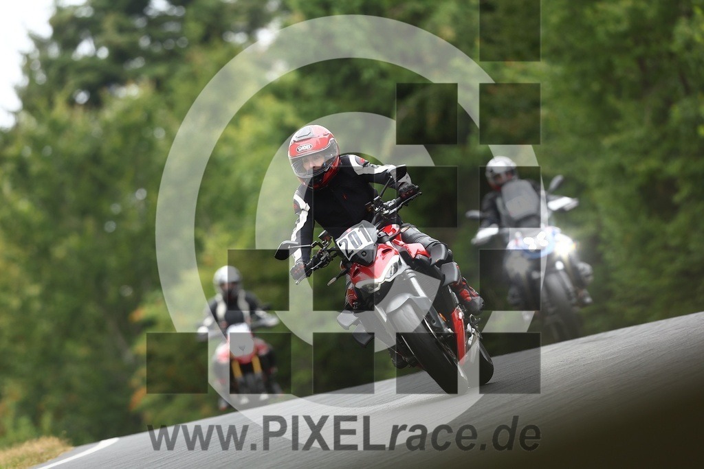 0201-20260722_01750 | Schöne Erinnerungen an spannende Momente - das festzuhalten ist unser Job. PIXELrace.de ist seit 2003 auf den Rennstrecken Europas unterwegs um die Action draußen beim Fahren und die wunderbare Stimmung imm Fahrerlager für euch einzufangen.