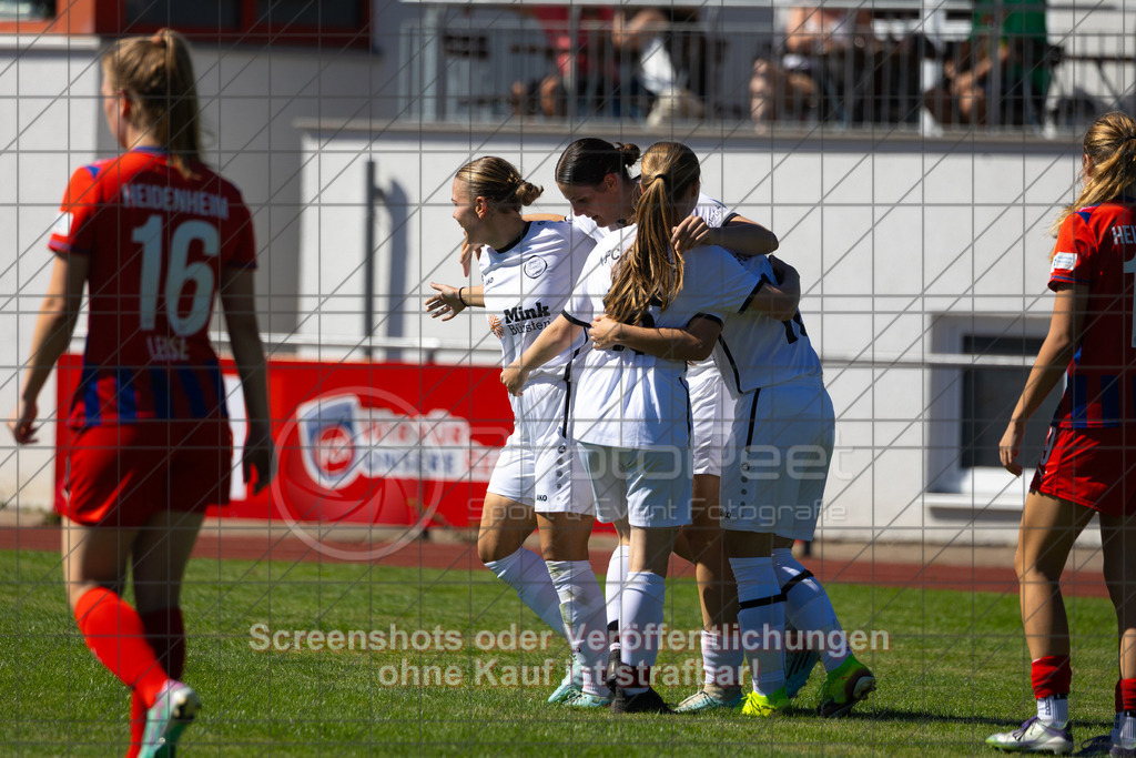 20260906_120652_0123_(c)_by_PhotoPeet | #,1.FC Donzdorf (weiß) vs. 1.FC Heidenheim 1846 (rot), Fußball, Frauen-Verbandspokal Gruppe 2, 2. Runde, Saison 2026/2027, Rasenplatz Lautertal Stadion, Süßener Straße 16, 73072 Donzdorf, 06.09.2026 - 11:00 Uhr,Foto: PhotoPeet / Sport- &amp; Eventfotografie / Peter Harich