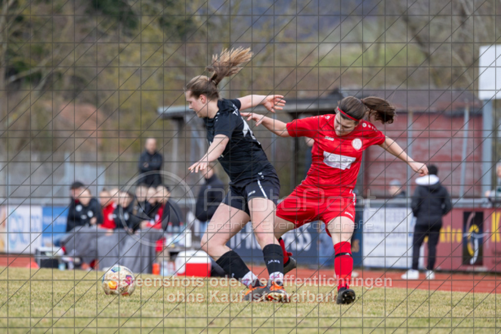 20250223_133811_0293 | #,1.FC Donzdorf (rot) vs. TSV Tettnang (schwarz), Fussball, Frauen-WFV-Pokal Achtelfinale, Saison 2024/2025, Rasenplatz Lautertal Stadion, Süßener Straße 16, 73072 Donzdorf, 23.02.2025 - 13:00 Uhr,Foto: PhotoPeet-Sportfotografie/Peter Harich