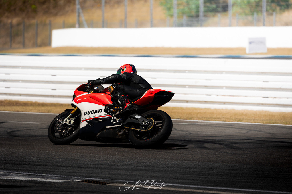 Ducati Trackday Hockenheimring 2026 | Entdecken Sie die faszinierende Welt von Alexander Tschuncky Arts: Kreative Fotografie, atemberaubende Automobilkunst und hochwertiger Bilderdruck. Lassen Sie sich inspirieren! - Realisiert mit Pictrs.com