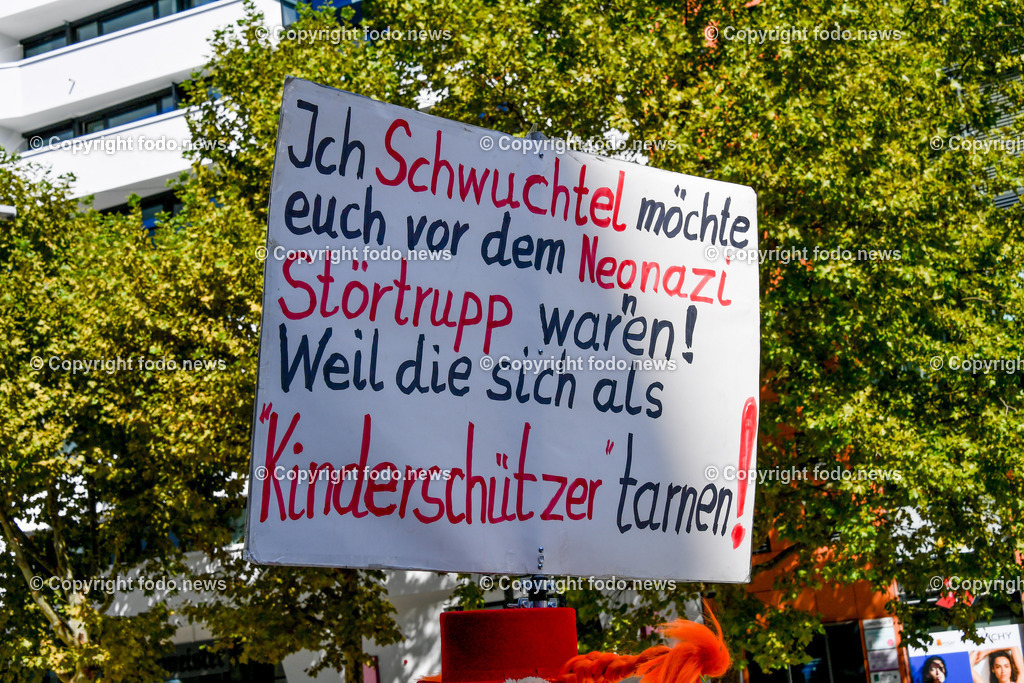 Deutschland_ Baden-Wuerttemberg_ Stuttgart_ Pride_ 13.09.2025-6 | 13.09.2025, Deutschland, GER, Baden-Wuerttemberg, Stuttgart, im Bild Themenbild, Vielfalt, Gleichberechtigung, LGBTQIA+, Love is Love, Stuttgart zeigt Flagge, CSD-Parade, Pride-Week, Community, Sichtbarkeit, Solidaritaet, Toleranz, Akzeptanz, Regenbogen, Menschenrechte, Politik mit Pride, Pride Night, Kulturfestival, Demo fuer Vielfalt, Queere Stimmen, Empowerment, Trans, Transgender, Homosexuell, Schilder, Fahnen, Bunt, LGBTQ, Lesbisch, Schwul, Bisexuell, Queer, Pride, Coming-out, Regenbogenflagge, Inklusion, Genderidentitaet, sexuelle Orientierung, Feature, Symbolbild